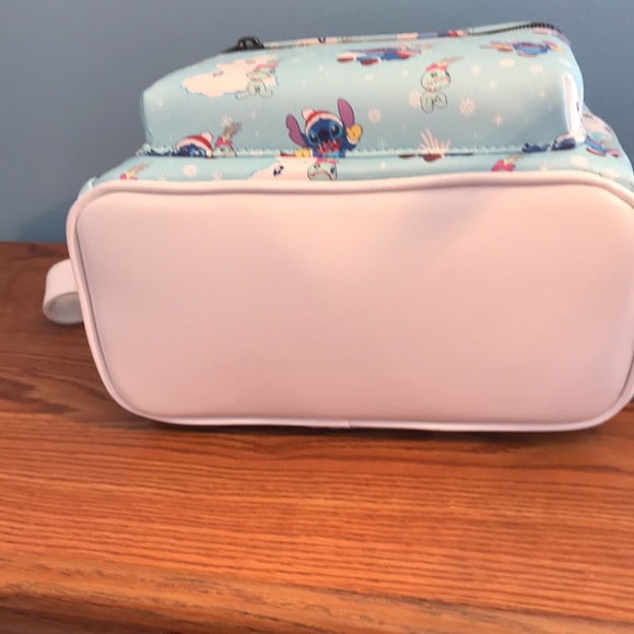 Disney Loungefly New with Tags Stitch Christmas - Picture 6 of 6